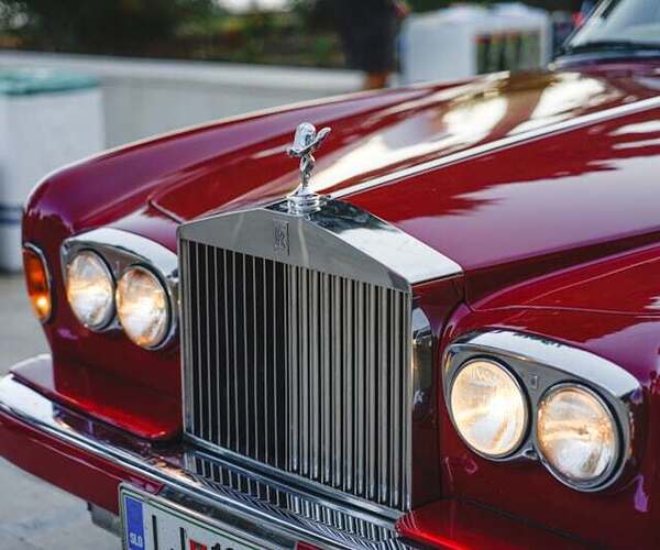 The Timeless Appeal of Retro Cars: Why Classic Vehicles Continue to Captivate Enthusiasts